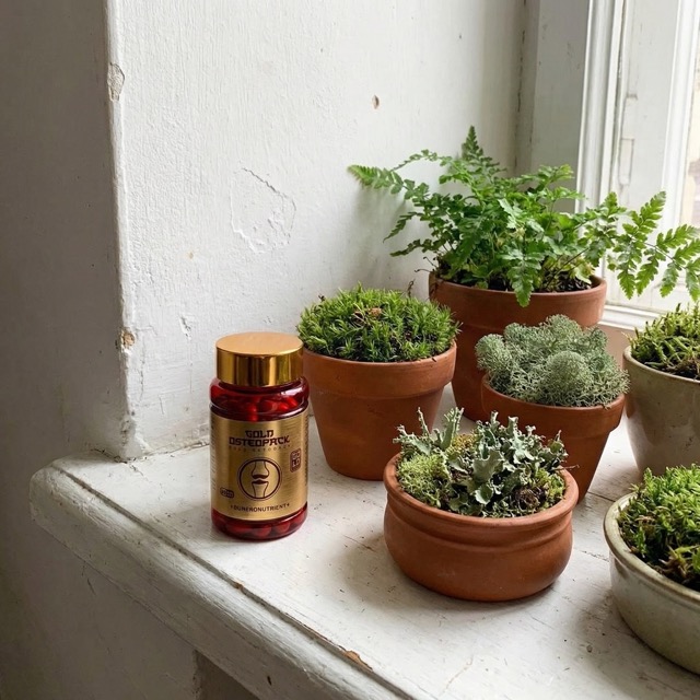 ГОЛД ОСТЕОПАК — на фоне растений